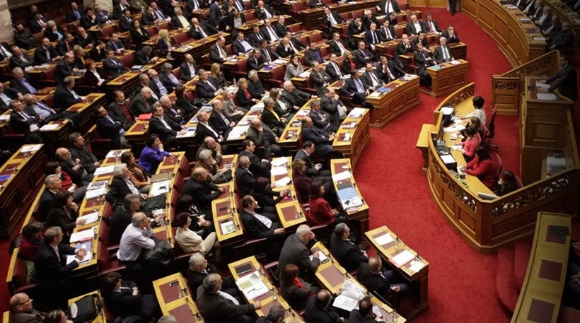 Φθηνά την γλίτωσε η κυβέρνηση: Δεν χάνει την δεδηλωμένη – 150 και ο Τέρενς